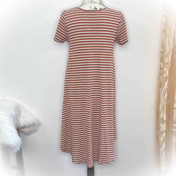 💕Beautiful Striped & Ribbed Lularoe Carly Dress💕 - Picture 9 of 14